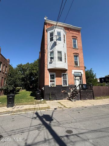 32 Douw Street, Troy, NY 12180