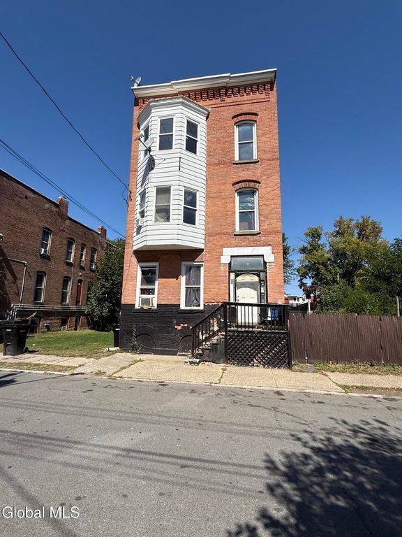 32 Douw Street, Troy, NY 12180