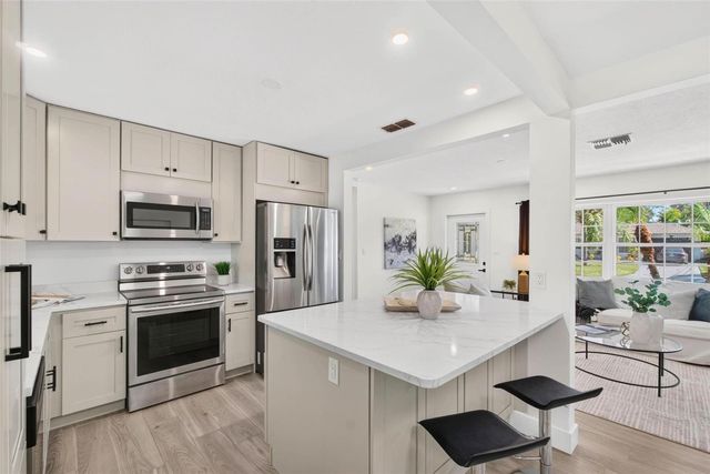 5483 37TH AVENUE N, St Petersburg, FL 33710