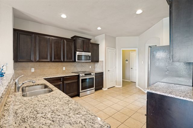 1305 Lone Pine Drive, Little Elm, TX 75068