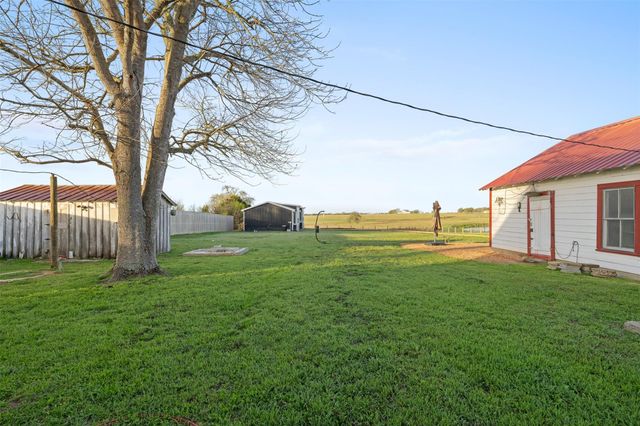 1731 Spur 458, Carmine, TX 78932