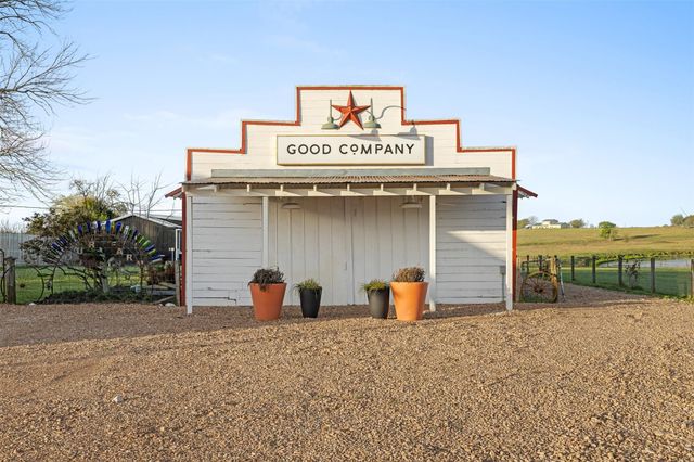 1731 Spur 458, Carmine, TX 78932