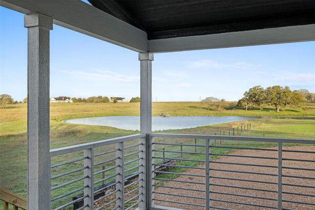 1731 Spur 458, Carmine, TX 78932