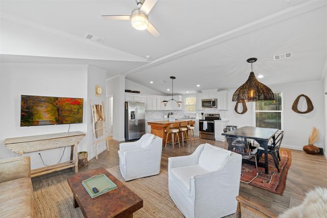 1731 Spur 458, Carmine, TX 78932