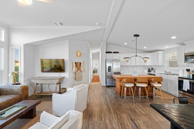 1731 Spur 458, Carmine, TX 78932