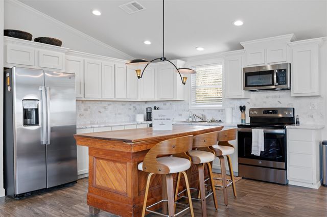 1731 Spur 458, Carmine, TX 78932