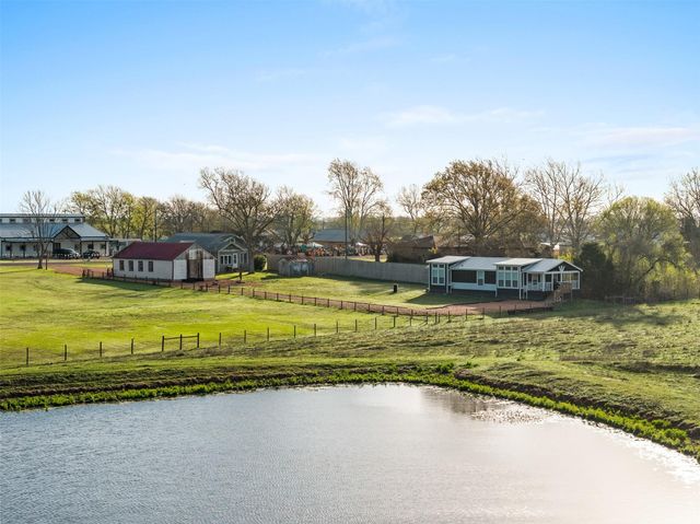 1731 Spur 458, Carmine, TX 78932