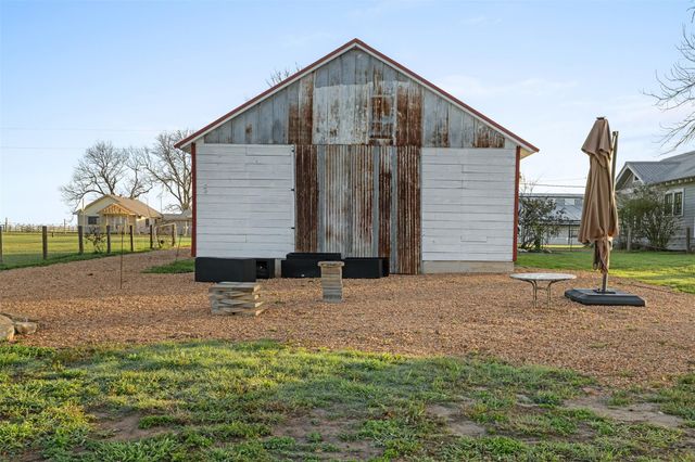 1731 Spur 458, Carmine, TX 78932