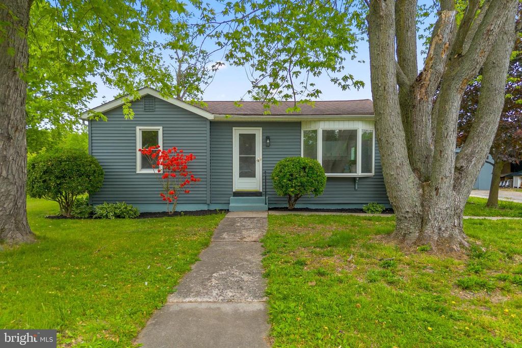 7 MEADOWVIEW AVE, Pennsville, NJ 08070