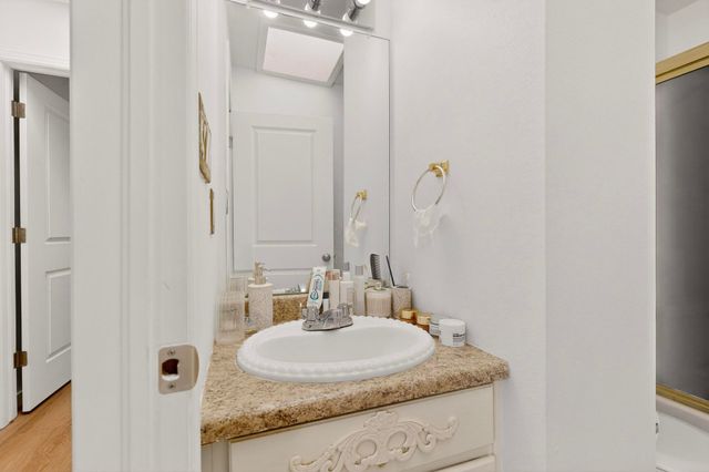 5301 Hattiesburg Avenue NW, Albuquerque, NM 87120