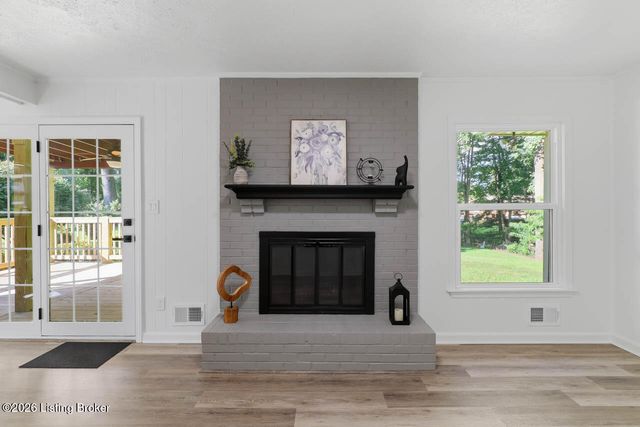 6315 Tioga Rd, Louisville, KY 40214