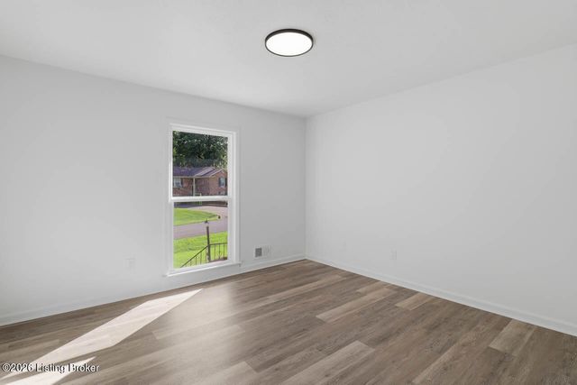 6315 Tioga Rd, Louisville, KY 40214