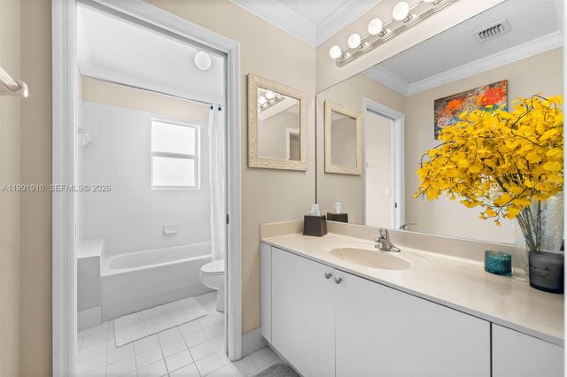 9128 SW 211th Ln, Cutler Bay, FL 33189