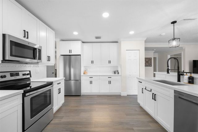 9128 SW 211th Ln, Cutler Bay, FL 33189