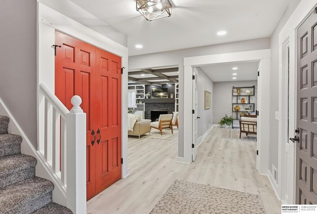 9468 Jackson Circle, Omaha, NE 68114