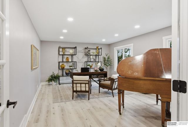 9468 Jackson Circle, Omaha, NE 68114