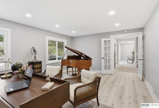 9468 Jackson Circle, Omaha, NE 68114