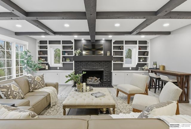 9468 Jackson Circle, Omaha, NE 68114