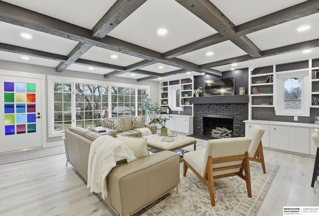 9468 Jackson Circle, Omaha, NE 68114