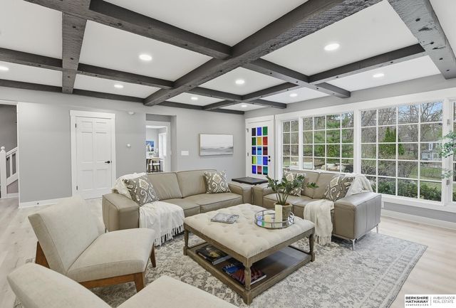 9468 Jackson Circle, Omaha, NE 68114