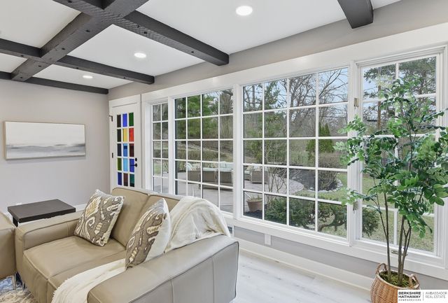 9468 Jackson Circle, Omaha, NE 68114