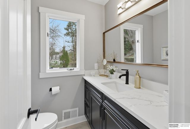 9468 Jackson Circle, Omaha, NE 68114