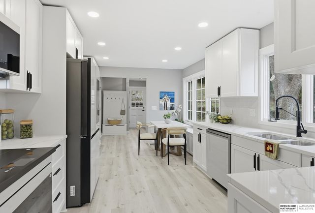 9468 Jackson Circle, Omaha, NE 68114