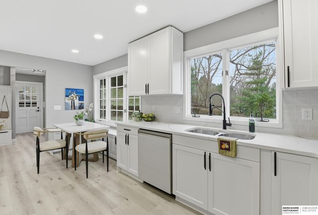 9468 Jackson Circle, Omaha, NE 68114