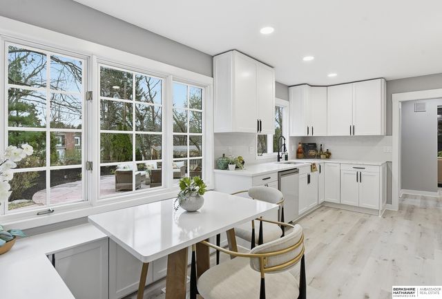 9468 Jackson Circle, Omaha, NE 68114