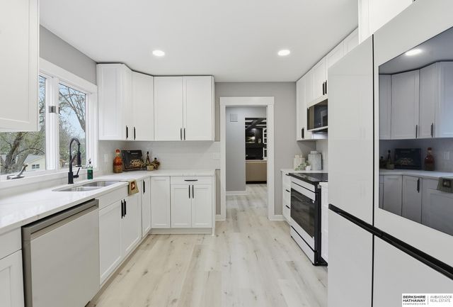 9468 Jackson Circle, Omaha, NE 68114