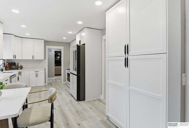 9468 Jackson Circle, Omaha, NE 68114