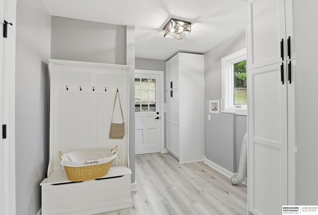 9468 Jackson Circle, Omaha, NE 68114