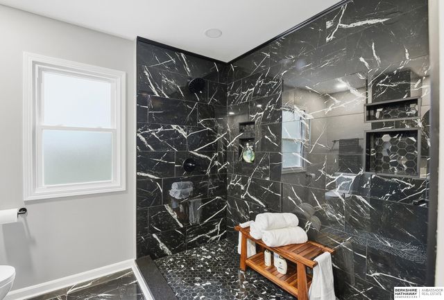 9468 Jackson Circle, Omaha, NE 68114