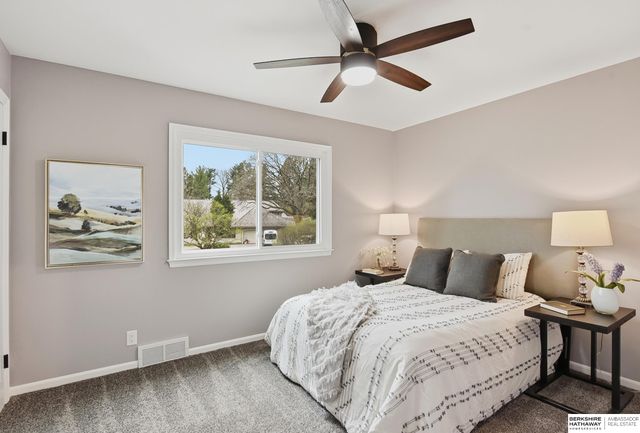 9468 Jackson Circle, Omaha, NE 68114