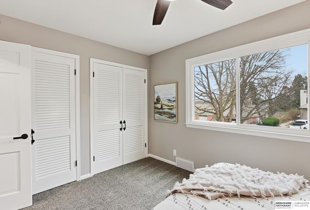 9468 Jackson Circle, Omaha, NE 68114