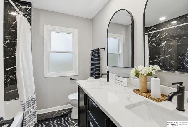 9468 Jackson Circle, Omaha, NE 68114