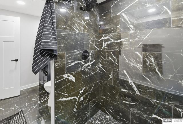 9468 Jackson Circle, Omaha, NE 68114