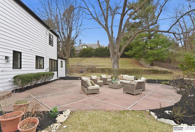 9468 Jackson Circle, Omaha, NE 68114