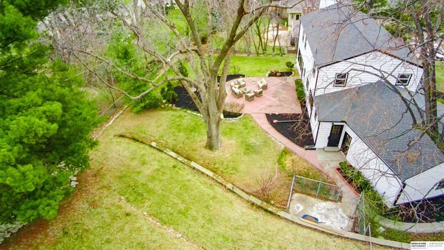 9468 Jackson Circle, Omaha, NE 68114