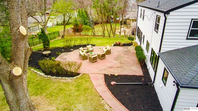 9468 Jackson Circle, Omaha, NE 68114