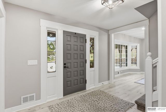 9468 Jackson Circle, Omaha, NE 68114