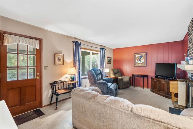 W53N849 Castle COURT, Cedarburg, WI 53012