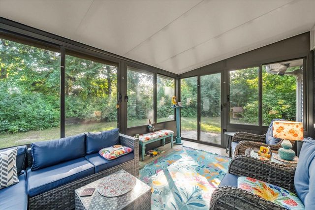 W53N849 Castle COURT, Cedarburg, WI 53012