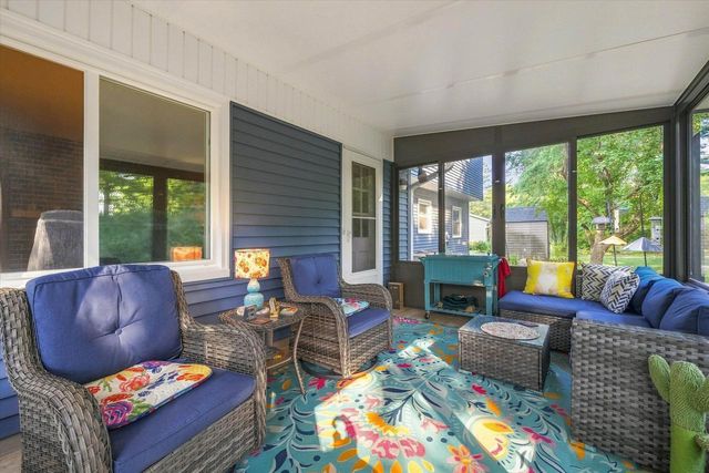 W53N849 Castle COURT, Cedarburg, WI 53012