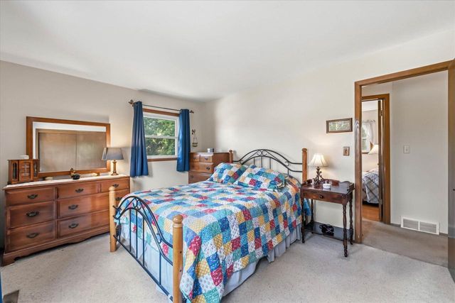 W53N849 Castle COURT, Cedarburg, WI 53012
