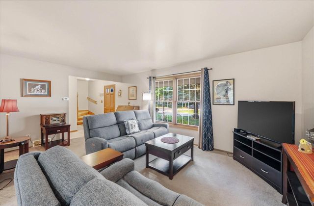 W53N849 Castle COURT, Cedarburg, WI 53012