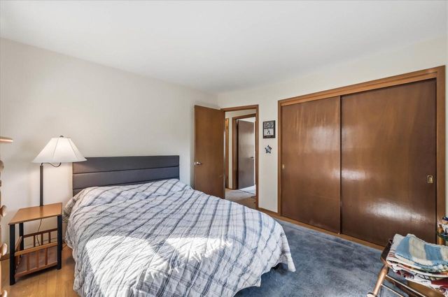 W53N849 Castle COURT, Cedarburg, WI 53012