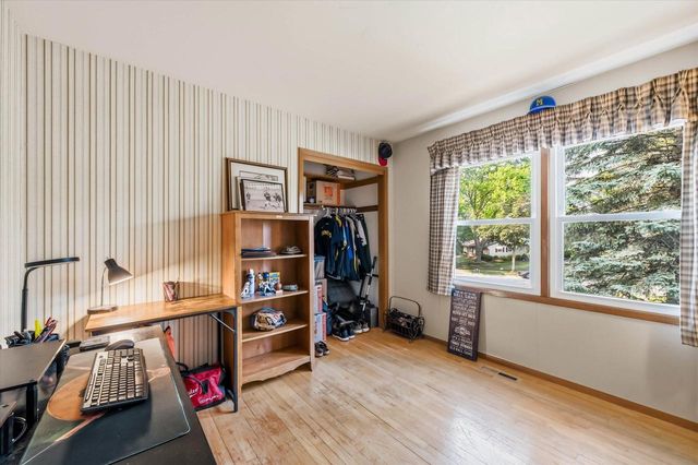 W53N849 Castle COURT, Cedarburg, WI 53012