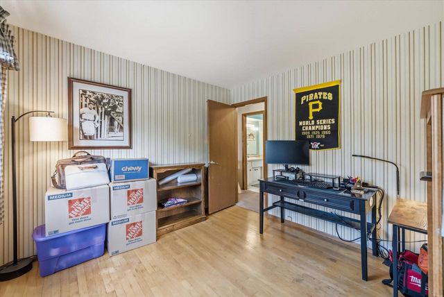 W53N849 Castle COURT, Cedarburg, WI 53012