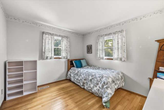 W53N849 Castle COURT, Cedarburg, WI 53012